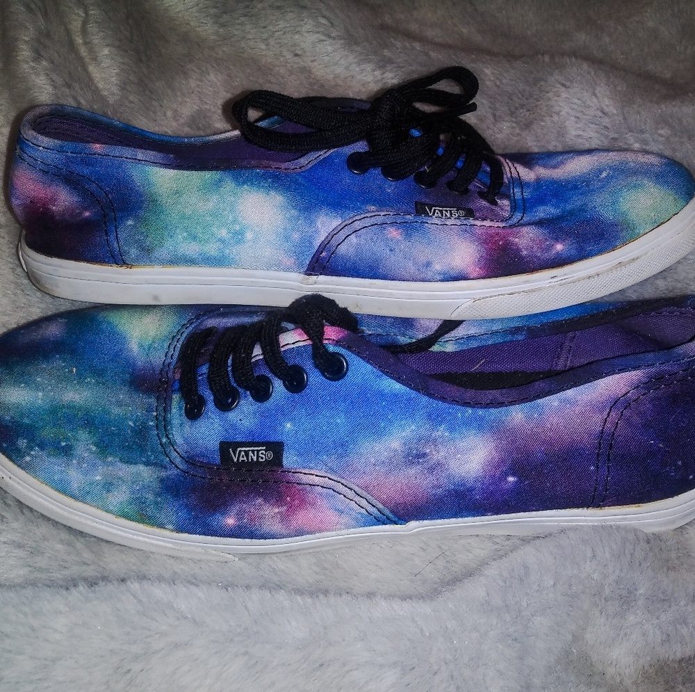 Vans size 8 womens galaxy design shoes